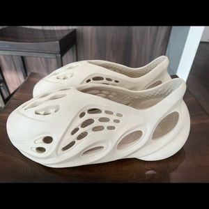 Yeezy Foam Runner Slip-On Clog in Cream